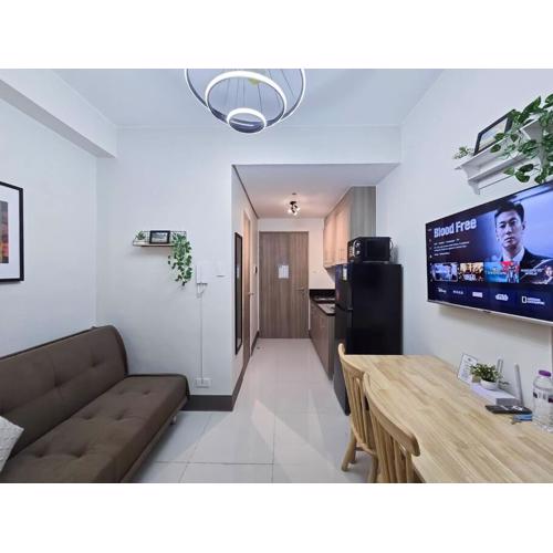 1BR Condotel with Balcony at FAME Residences #FM29