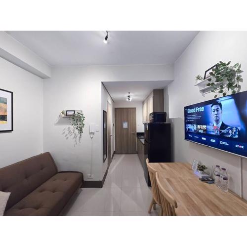 1BR Condotel with Balcony at FAME Residences #FM32