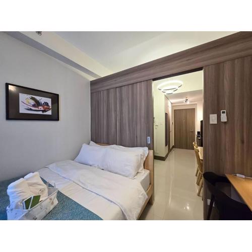 1BR Condotel with Balcony at FAME Residences #FM33