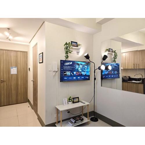 1BR Condotel with Balcony at FAME Residences #FM35-1