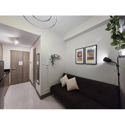 1BR Condotel with Balcony at FAME Residences #FM38-1