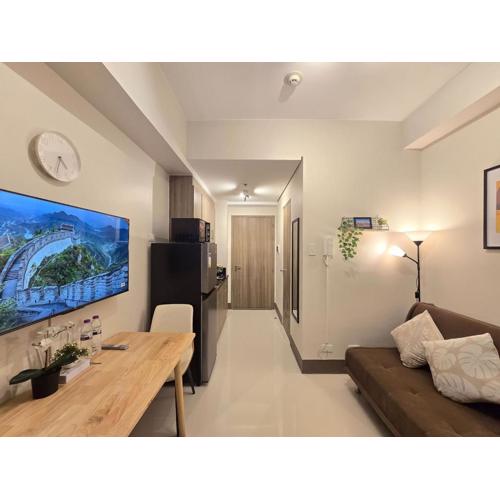 1BR Condotel with Balcony at FAME Residences #FM48-1