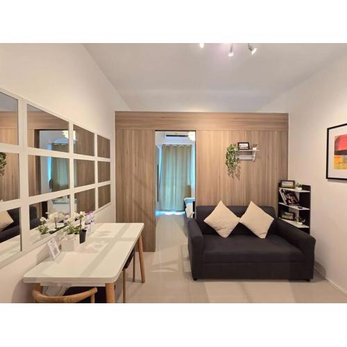 1BR Condotel with Balcony at FAME Residences #FM49