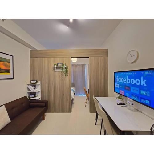 1BR Condotel with Balcony at FAME Residences #FM50