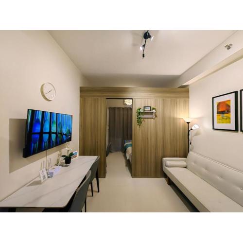 1BR Condotel with Balcony at FAME Residences #FM52-1