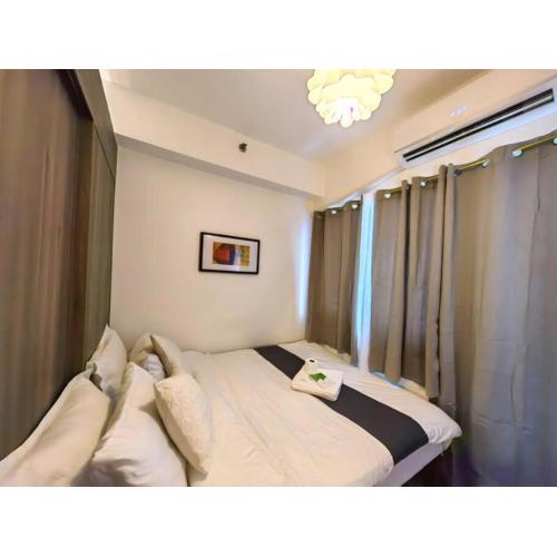 1BR Condotel with Balcony at FAME Residences #FM53