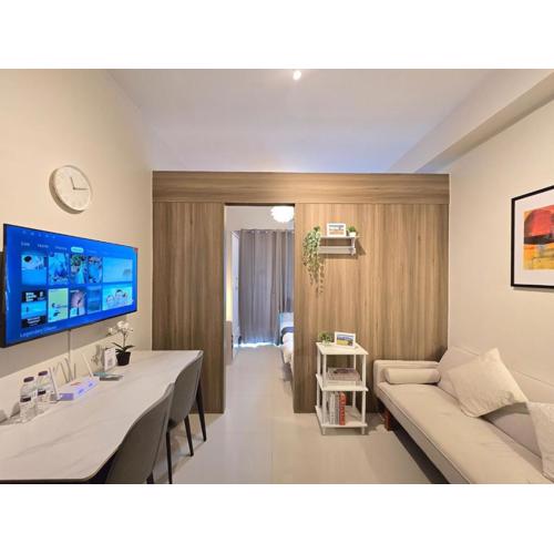 1BR Condotel with Balcony at FAME Residences #FM59-1