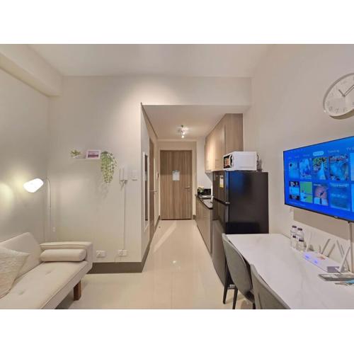 1BR Condotel with Balcony at FAME Residences #FM59