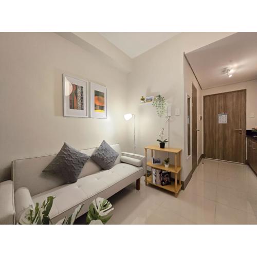 1BR Condotel with Balcony at FAME Residences #FM64