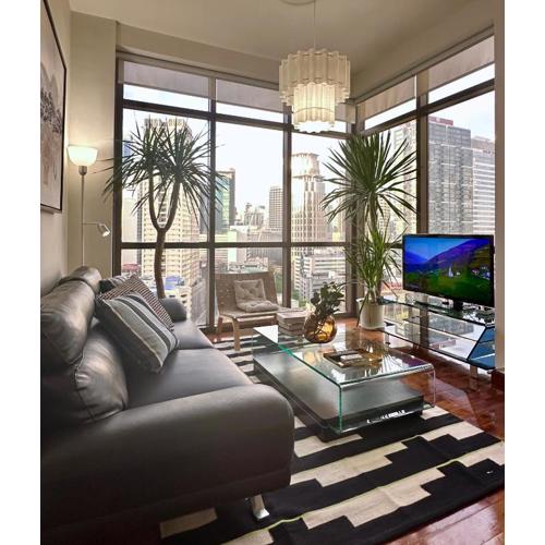 1BR Corner Unit with Balcony