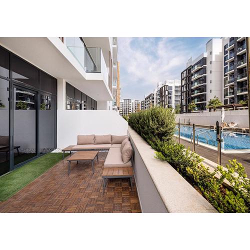 1BR Gem with Pool 15 Mins to Downtown Dubai