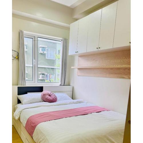 1BR Hotel Vibe Condo FULLY FURNISHED Trees Residences near SM Fairview