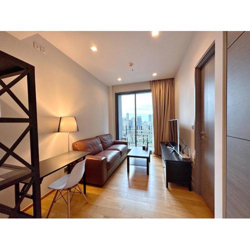 1BR Luxury Condo 50m to Thonglor BTS station