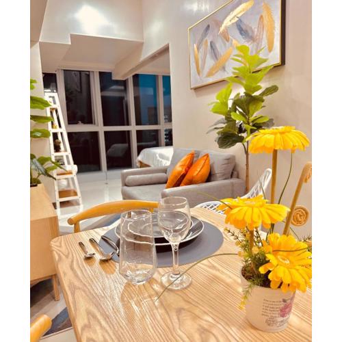 1BR Luxury unit in Uptown Parksuites -Walking distance to Malls