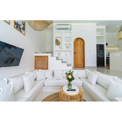 1BR Pool Villa with 5 mins Ride to La Brisa & Beach