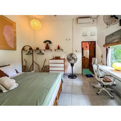 1BR Studio with Shared Pool and Gym, private Garden and kitchen in Canggu