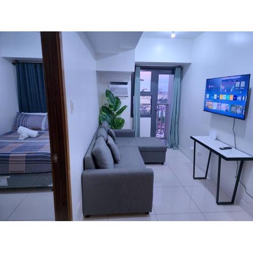 1BR T2 with Balcony Panoramic View at Horizons 101