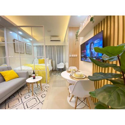 1BR w/ Balcony near Megamall: The Admiral‘s Lounge