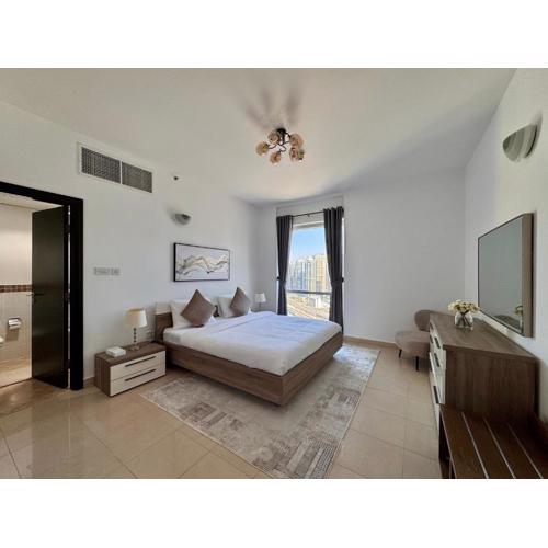 2 Bed Apartment in La Riviera Tower, Dubai Marina near Metro and Mall, 12-min walk to JBR Beach!