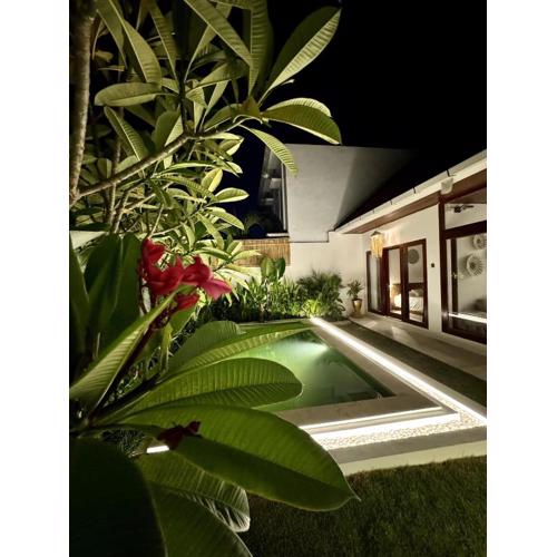 2 bed villa-Sleeps 4-Private Pool-10 min to beach