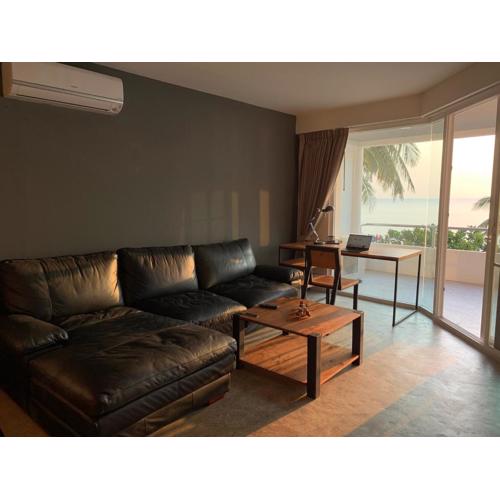 2 Bedder Beach Front Condo in Prime Location