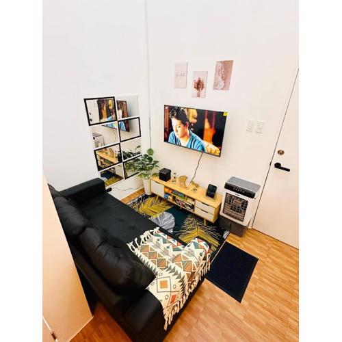 2 Bedroom and Bathroom Staycation Condo in Mandaluyong City near BONI MRT with WIFI and KARAOKE and POOL