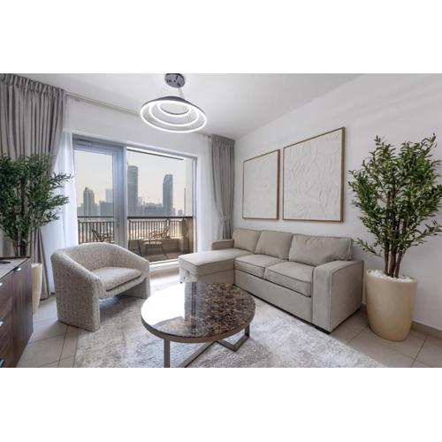 2 Bedroom Apartment BLVD Central 1 with Boulevard Views