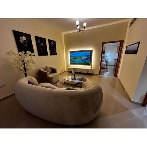 2 Bedroom Apartment with Private Jacuzzi May Residence JVC