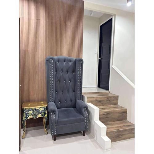 2 bedroom cute log house in Bacolod- near NGC