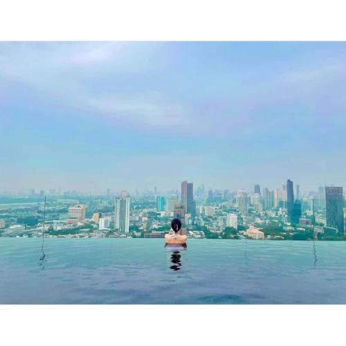 2 Bedroom Luxury Apartment 3 min walk from BTS Ekkamai