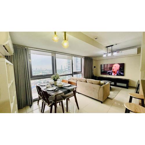 2 bedroom Luxury Condo in Eastwood with Scenic City view, unli wifi and netflix