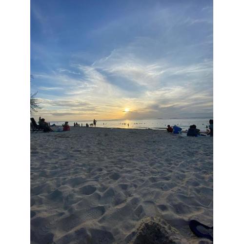 2 Bedroom Luxury Walk to the Beach APPT