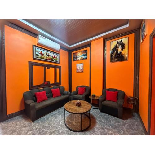 2 Bedroom Near Shops & Stores