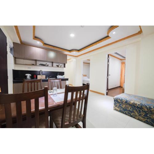 2 Bedroom Unit with Breakfast for 2pax