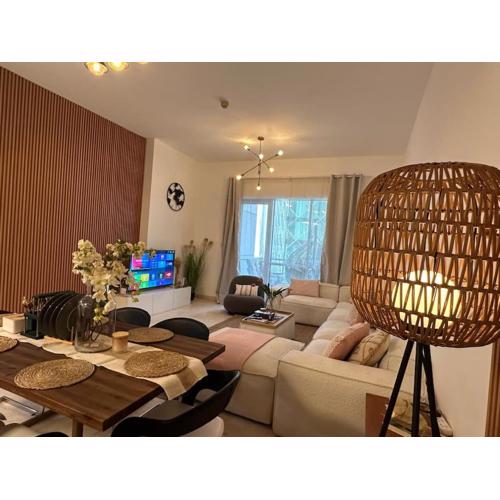 2 Bedrooms Apartment with Marina Views