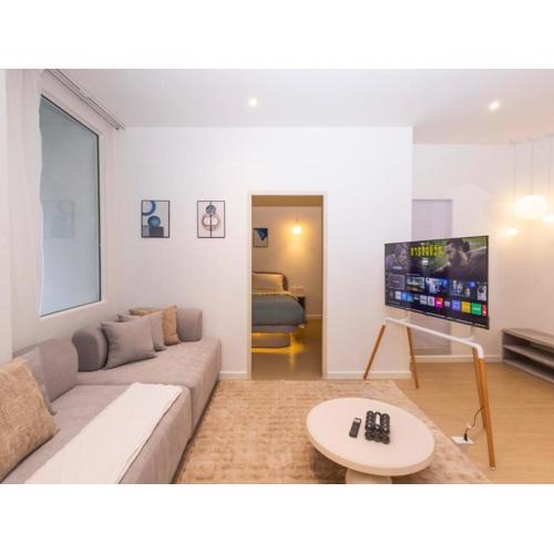 2 Bedrooms for 4 Guests with Kitchen at Heart of Sathorn