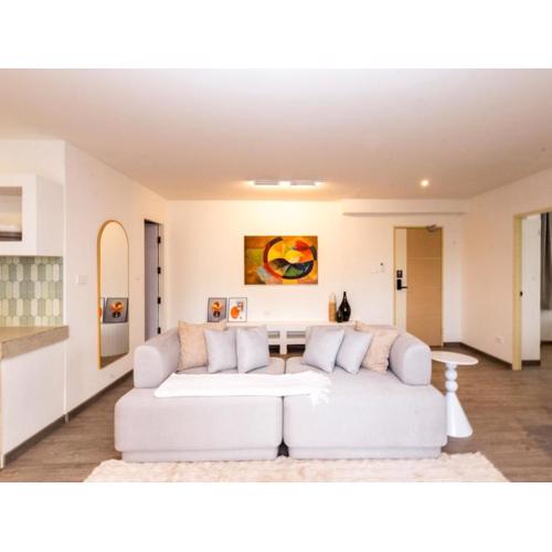 2 Bedrooms for 4 Guests with Terrace in the Heart of Sathorn