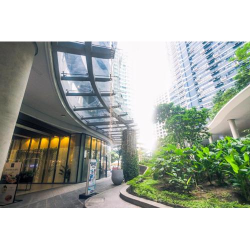 2 BR Air condo Makati Penthouse SwimGym 300Netflix 5249