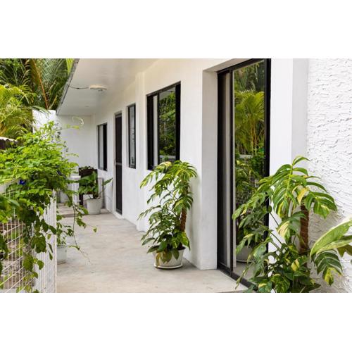 2 BR Home With Spacious Kitchen Near the Beach