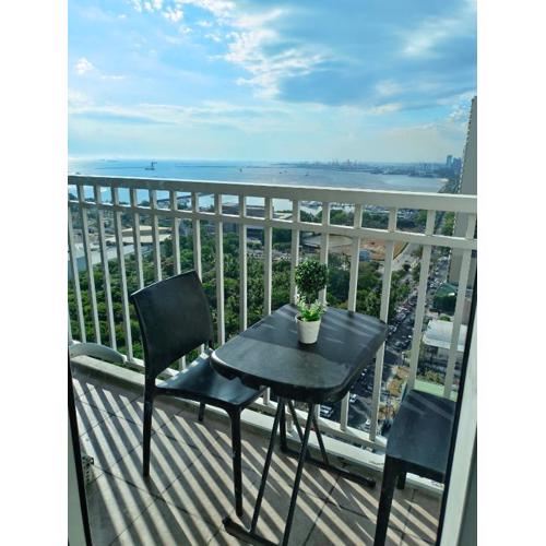 2 BR SMDC Breeze Residences