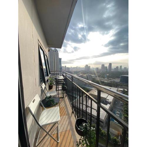2 BR Unit with 180 degree view in Ortigas