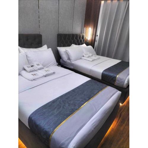 2 Double Beds with Balcony