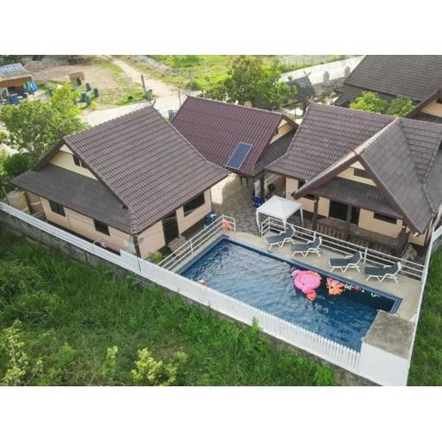 2 Fully equipped Cottages w big Pool & Fishing