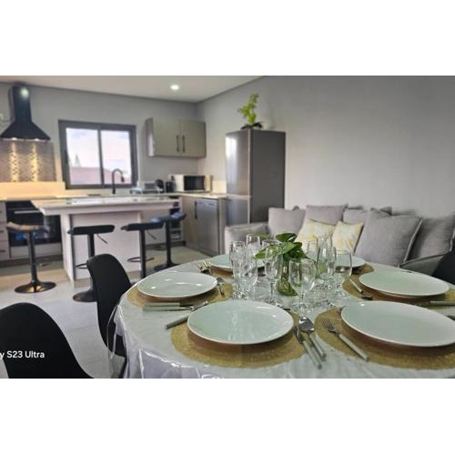 2 mins walk beachfront Seaview apartment