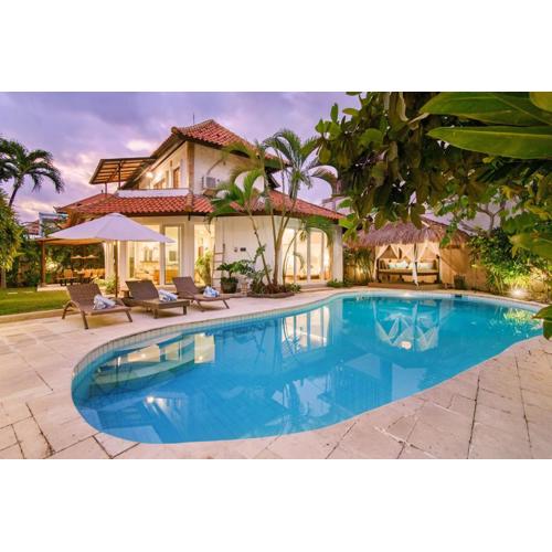 2 newly renovated connecting villas center Canggu!