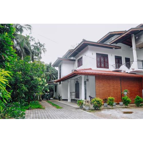 2 Swans Apartment Eluketiya