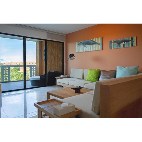 20 min from Hua Hin - Tide & Tail 2BR Beachfront Condo Baan Chaan Talay