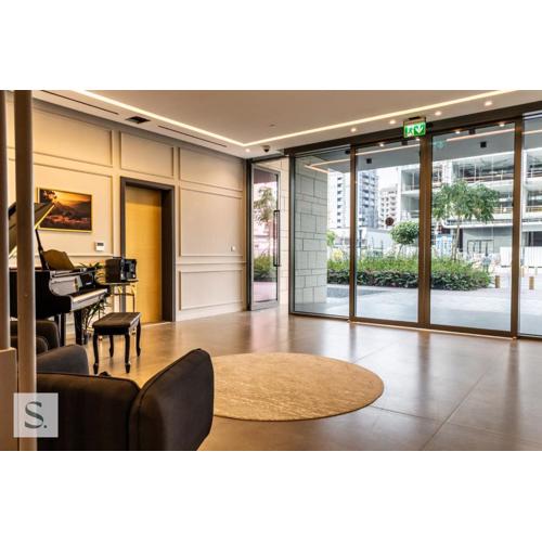 20% OFF! Luxury 2 BDR Apt, Centrally Located, Huge Terrace