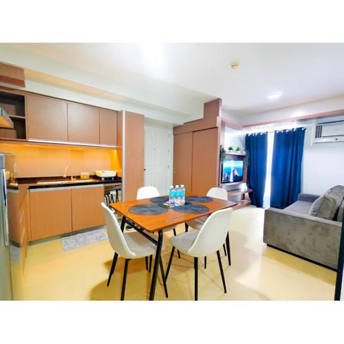 2012T2 Avida Towers Cebu IT Park 1Bedroom Unit Queen Bed