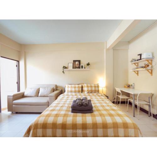 204hideaway-Local Room with Street Food only 15 min walk to Skytrain